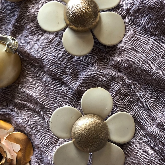 Vintage clip on earrings - Picture 4 of 6